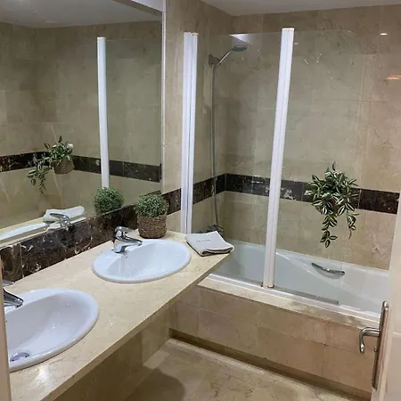 2 Bedroom Sitio De Calahonda, Mijas, 4 Pools! Apartment *